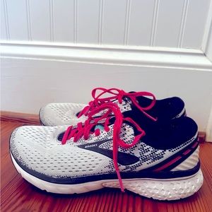 EUC • BROOKS • Ghost 11 • Women’s Size 8